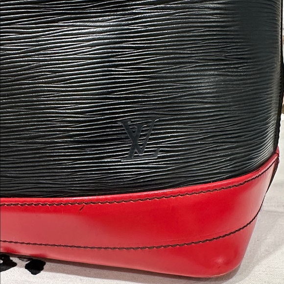 Huge price drop ⬇️ Louis Vuitton Noe Black & Red Bucket Bag - Picture 5 of 16
